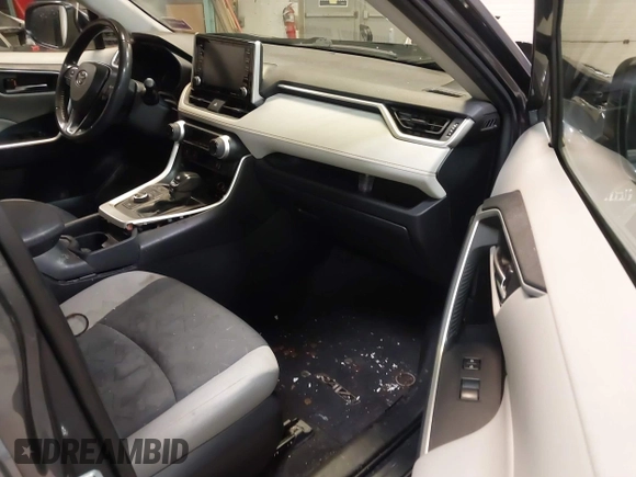2021 Toyota RAV4 Hybrid XLE with VIN JTMRWRFV2MD125979, listed as a IAAI auction lot 41686695 with 79,737 mi miles. Bid and sale history available at carsss.com. Image 5.