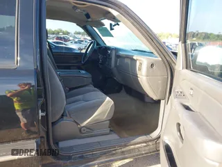 2007 Chevrolet Silverado 1500HD LT1 z VIN 1GCGC13U17F197536, wystawiony jako IAAI lot #42167105 z przebiegiem 177 604 mil mil oraz . Historia ofert i sprzedaży dostępna na DreamBid. Obrazek 5.