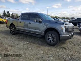 2023 Ford F-150 Lightning Pro z VIN 1FT6W1EV4PWG42053, wystawiony jako Copart lot #50003045 z przebiegiem 29 320 mil mil oraz Szkody całkowita. Historia ofert i sprzedaży dostępna na DreamBid. Obrazek 4.