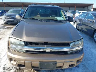 2002 Chevrolet TrailBlazer LS with VIN 1GNDT13S422356784, listed as a IAAI auction lot 41329655 with 122,525 mi miles. Bid and sale history available at carsss.com. Image 12.