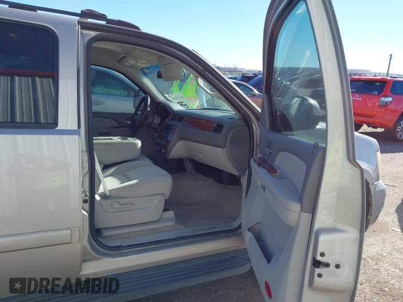 2007 Chevrolet Avalanche 3LT z VIN 3GNEC12047G179026, wystawiony jako IAAI lot #41225020 z przebiegiem 183 482 mil mil oraz . Historia ofert i sprzedaży dostępna na DreamBid. Obrazek 5.