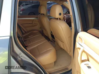 2008 Porsche Cayenne S z VIN WP1AB29P68LA36195, wystawiony jako IAAI lot #41939061 z przebiegiem 169 392 mil mil oraz . Historia ofert i sprzedaży dostępna na DreamBid. Obrazek 8.