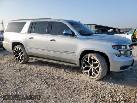 2016 Chevrolet Suburban LT z VIN 1GNSKHKC5GR217078, wystawiony jako Copart lot #61842825 z przebiegiem 221 198 mil mil oraz Czysty tytuł • Clean title. Historia ofert i sprzedaży dostępna na DreamBid. Obrazek 4.