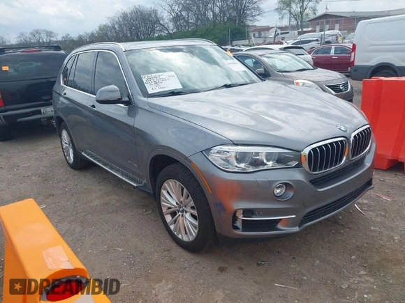 2016 BMW X5 xDrive35i z VIN 5UXKR0C53G0P19015, wystawiony jako IAAI lot #41930862 z przebiegiem 150 762 mil mil oraz . Historia ofert i sprzedaży dostępna na DreamBid. Obrazek 1.