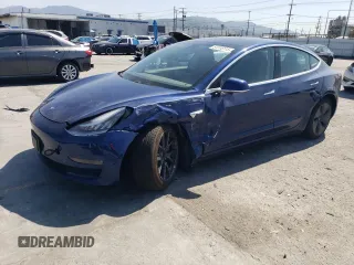 2020 Tesla Model 3 Long Range z VIN 5YJ3E1EB7LF647614, wystawiony jako Copart lot #51316115 z przebiegiem 54 917 mil mil oraz Szkoda całkowita • Salvage title. Historia ofert i sprzedaży dostępna na DreamBid. Obrazek 1.