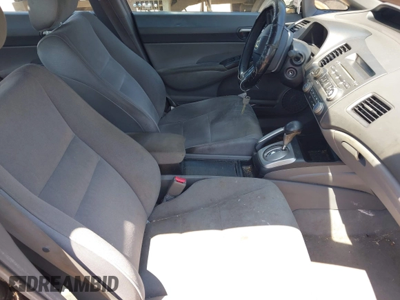 2008 Honda Civic LX z VIN 1HGFA16578L066623, wystawiony jako IAAI lot #42027113 z przebiegiem 173 241 mil mil oraz . Historia ofert i sprzedaży dostępna na DreamBid. Obrazek 5.