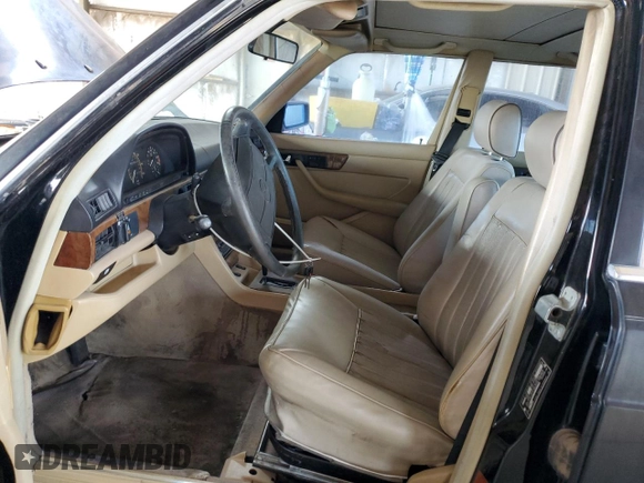 1986 Mercedes-Benz 560 with VIN WDBCA39D7GA259749, listed as a Copart auction lot 70691454 with 186,131 mi miles and Clean Title. Bid and sale history available at DreamBid. Image 7.