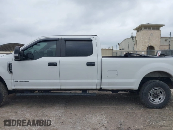 2022 Ford Super Duty F-250 SRW XL with VIN 1FT7W2BT1NEC16997, listed as a IAAI auction lot 42171344 with 118,681 mi miles. Bid and sale history available at carsss.com. Image 15.
