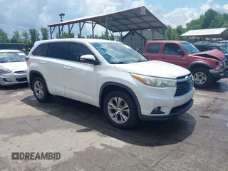 2015 Toyota Highlander LE z VIN 5TDBKRFH5FS180750, wystawiony jako IAAI lot #42203622 z przebiegiem 83 229 mil mil oraz . Historia ofert i sprzedaży dostępna na DreamBid. Obrazek 1.