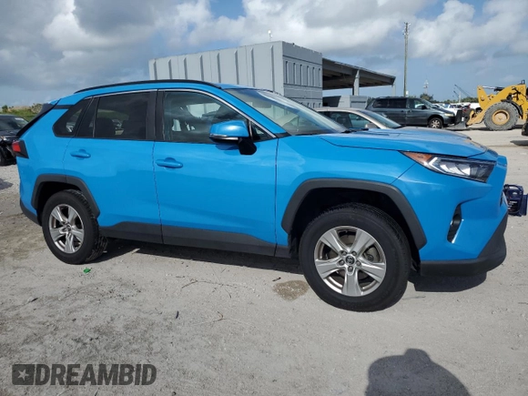 2021 Toyota RAV4 XLE with VIN 2T3W1RFV8MW118944, listed as a Copart auction lot 60824465 with 98,090 mi miles and Salvage title. Bid and sale history available at DreamBid. Image 4.