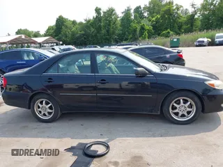 2003 Toyota Camry LE z VIN 4T1BE30KX3U197331, wystawiony jako IAAI lot #42298164 z przebiegiem 248 008 mil mil oraz . Historia ofert i sprzedaży dostępna na DreamBid. Obrazek 13.