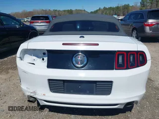 2014 Ford Mustang V6 z VIN 1ZVBP8EM5E5213273, wystawiony jako IAAI lot #41833081 z przebiegiem 123 857 mil mil oraz . Historia ofert i sprzedaży dostępna na DreamBid. Obrazek 17.