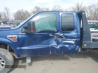 2008 Ford Super Duty F-250 SRW XL with VIN 1FTSX21R88ED25961, listed as a IAAI auction lot 41697284 with 352,731 mi miles. Bid and sale history available at carsss.com. Image 17.