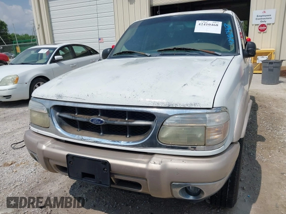 2000 Ford Explorer Eddie Bauer с VIN 1FMDU64E5YZB10754, выставлен на аукционе IAAI как лот 42410468 с пробегом 209 690 миль миль и . История ставок и продаж доступна на DreamBid. Изображение 6.