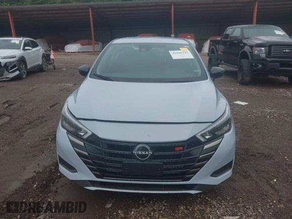 2024 Nissan Versa SR z VIN 3N1CN8FV2RL910073, wystawiony jako IAAI lot #42509343 z przebiegiem 28 837 mil mil oraz . Historia ofert i sprzedaży dostępna na DreamBid. Obrazek 6.