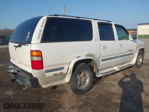 2002 GMC Yukon XL SLT with VIN 3GKFK16Z32G215746, listed as a IAAI auction lot 42097959 with 233,023 mi miles. Bid and sale history available at carsss.com. Image 4.