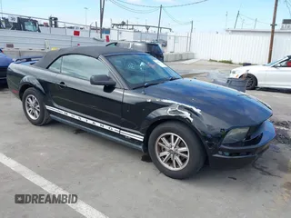 2005 Ford Mustang Deluxe with VIN 1ZVHT84NX55252165, listed as a IAAI auction lot 41830739 with 96,118 mi miles. Bid and sale history available at carsss.com. Image 1.