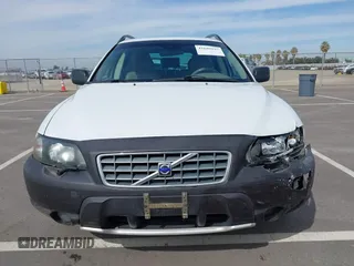 2004 Volvo V70 XC70 with VIN YV1SZ59H541135280, listed as a IAAI auction lot 41689647 with 195,802 mi miles. Bid and sale history available at carsss.com. Image 12.