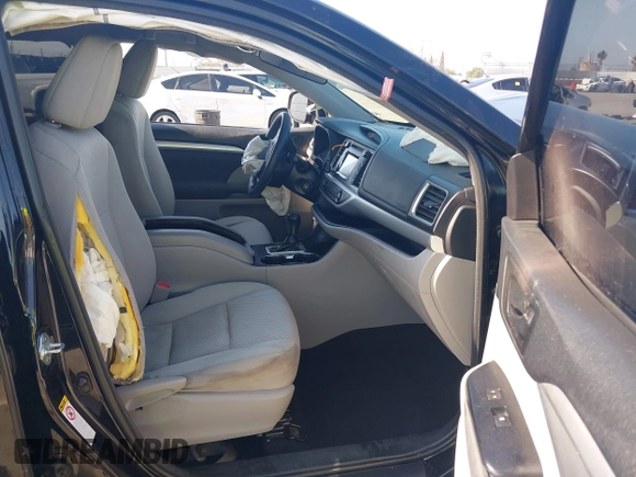 2018 Toyota Highlander LE with VIN 5TDZZRFH3JS252287, listed as a IAAI auction lot 42216207 with 104,340 mi miles and . Bid and sale history available at DreamBid. Image 5.