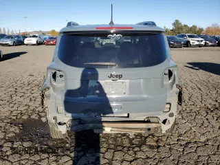 2018 Jeep Renegade Latitude with VIN ZACCJABH8JPH87570, listed as a Copart auction lot 82683804 with 68,273 mi miles and Salvage title. Bid and sale history available at DreamBid. Image 6.