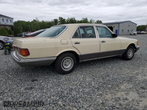 1985 Mercedes-Benz 380 z VIN WDBCA32CXFA177708, wystawiony jako Copart lot #57909505 z przebiegiem 128 446 mil mil oraz Tytuł czysty. Historia ofert i sprzedaży dostępna na DreamBid. Obrazek 3.