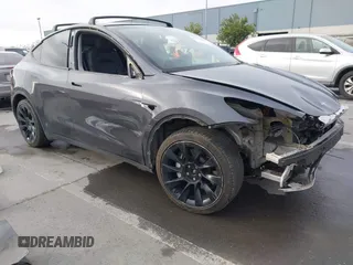 2021 Tesla Model Y Long Range with VIN 5YJYGAEE0MF223140, listed as a IAAI auction lot 42007701 with 55,308 mi miles. Bid and sale history available at carsss.com. Image 1.