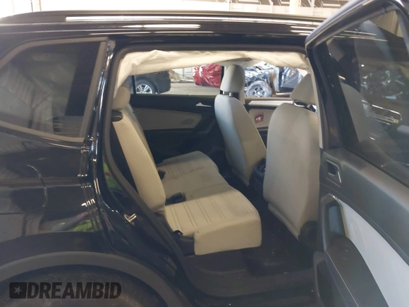 2023 Volkswagen Tiguan S z VIN 3VVRB7AX6PM069001, wystawiony jako IAAI lot #41193316 z przebiegiem 21 586 mil mil oraz . Historia ofert i sprzedaży dostępna na DreamBid. Obrazek 8.
