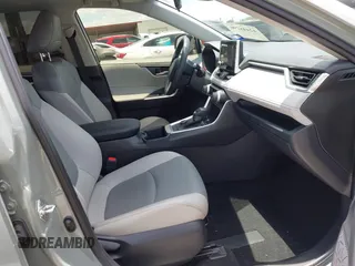 2023 Toyota RAV4 Hybrid XLE Premium с VIN JTMB6RFV6PD079532, выставлен на аукционе IAAI как лот 42448290 с пробегом 45 820 миль миль и . История ставок и продаж доступна на DreamBid. Изображение 5.