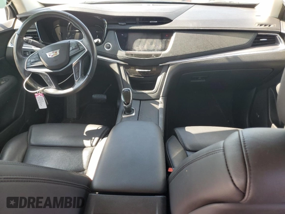 2019 Cadillac XT5 Premium Luxury FWD z VIN 1GYKNERS1KZ284355, wystawiony jako Copart lot #54150405 z przebiegiem 50 001 mil mil oraz Szkody całkowita. Historia ofert i sprzedaży dostępna na DreamBid. Obrazek 8.