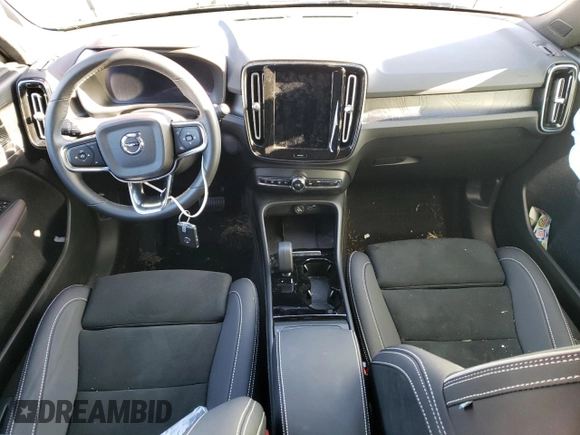 2023 Volvo XC40 Ultimate z VIN YV4ED3UM0P2050319, wystawiony jako Copart lot #42817715 z przebiegiem Nie podano mil oraz Szkoda całkowita • Salvage title. Historia ofert i sprzedaży dostępna na DreamBid. Obrazek 8.
