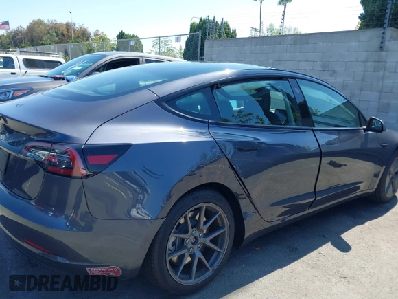 2023 Tesla Model 3 z VIN 5YJ3E1EAXPF710024, wystawiony jako IAAI lot #41228608 z przebiegiem 10 481 mil mil oraz . Historia ofert i sprzedaży dostępna na DreamBid. Obrazek 6.