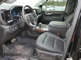 2025 Chevrolet Silverado 1500 with VIN 1GCUKEE86SZ159322, listed as a Copart auction lot 52690435 with 4,975 mi miles and Salvage Title. Bid and sale history available at DreamBid. Image 7.