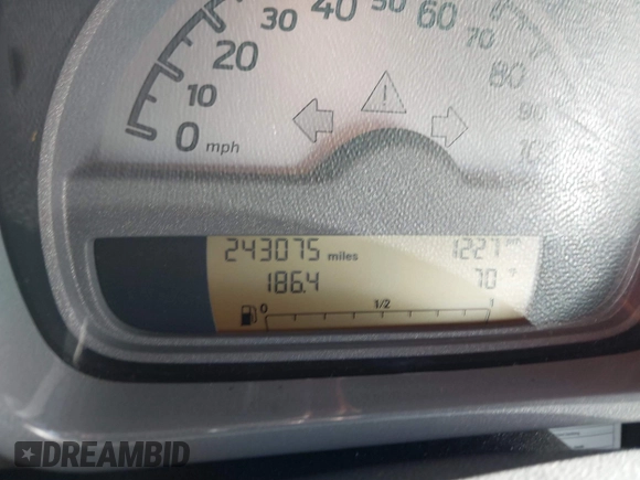 2009 Smart fortwo Pure z VIN WMEEJ31X49K218655, wystawiony jako IAAI lot #40850458 z przebiegiem 243 075 mil mil oraz . Historia ofert i sprzedaży dostępna na DreamBid. Obrazek 7.