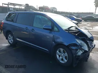 2017 Toyota Sienna LE Auto Access Seat with VIN 5TDKZ3DC7HS875279, listed as a IAAI auction lot 41147375 with 59,837 mi miles. Bid and sale history available at carsss.com. Image 1.