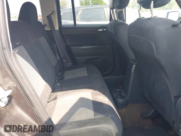 2014 Jeep Patriot Latitude z VIN 1C4NJPFA9ED763968, wystawiony jako IAAI lot #42395766 z przebiegiem 134 504 mil mil oraz . Historia ofert i sprzedaży dostępna na DreamBid. Obrazek 8.
