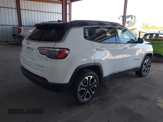 2024 Jeep Compass Limited z VIN 3C4NJDCN6RT597494, wystawiony jako IAAI lot #42538077 z przebiegiem 31 033 mil mil oraz . Historia ofert i sprzedaży dostępna na DreamBid. Obrazek 4.