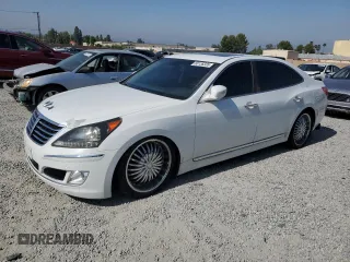 2013 Hyundai Equus Signature z VIN KMHGH4JH4DU063065, wystawiony jako Copart lot #60136335 z przebiegiem 172 595 mil mil oraz Czysty tytuł • Clean title. Historia ofert i sprzedaży dostępna na DreamBid. Obrazek 1.