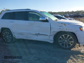 2017 Jeep Grand Cherokee Overland with VIN 1C4RJFCG8HC641729, listed as a IAAI auction lot 41233125 with 116,874 mi miles. Bid and sale history available at carsss.com. Image 18.