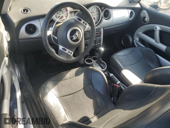 2004 MINI Hardtop with VIN WMWRC334X4TJ61391, listed as a Copart auction lot 53735615 with 103,974 mi miles and Salvage Title. Bid and sale history available at DreamBid. Image 8.