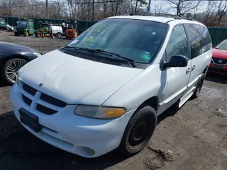 2000 Dodge Caravan Sport with VIN 2B4GP44R7YR677135, listed as a IAAI auction lot 41832043 with Not Provided miles and . Bid and sale history available at carsss.com. Image 2.