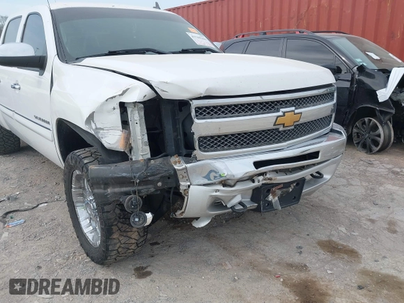 2013 Chevrolet Silverado 1500 LT with VIN 3GCPKSE71DG300433, listed as a IAAI auction lot 41769366 with 210,857 mi miles. Bid and sale history available at carsss.com. Image 6.