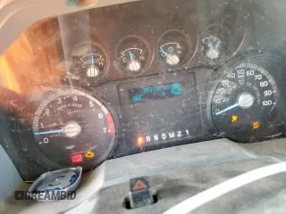 2014 Ford F-250 XL z VIN 1FT7X2B60EEB80260, wystawiony jako Copart lot #51664195 z przebiegiem 267 176 mil mil oraz Szkoda całkowita • Salvage title. Historia ofert i sprzedaży dostępna na DreamBid. Obrazek 9.