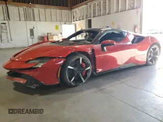 2021 Ferrari SF90 z VIN ZFF95NLA8M0263161, wystawiony jako Copart lot #44430285 z przebiegiem 6090 mil mil oraz Tytuł czysty. Historia ofert i sprzedaży dostępna na DreamBid. Obrazek 1.