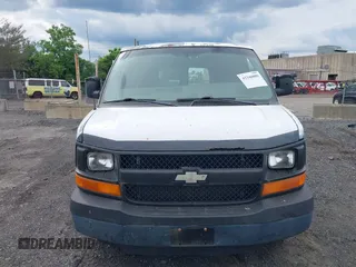 2004 Chevrolet Express Cargo z VIN 1GCHG35U341160644, wystawiony jako IAAI lot #42346089 z przebiegiem Nie podano mil oraz . Historia ofert i sprzedaży dostępna na DreamBid. Obrazek 6.