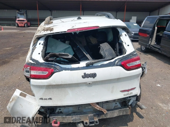 2017 Jeep Cherokee Trailhawk with VIN 1C4PJMBSXHW657446, listed as a IAAI auction lot 42406437 with 158,351 mi miles and . Bid and sale history available at DreamBid. Image 17.