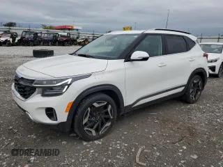 2024 Kia Seltos SX z VIN KNDETCA76R7508066, wystawiony jako Copart lot #54522955 z przebiegiem 37 301 mil mil oraz Szkody całkowita. Historia ofert i sprzedaży dostępna na DreamBid. Obrazek 1.