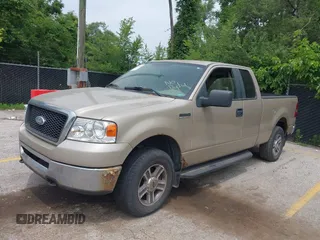 2007 Ford F-150 XLT z VIN 1FTPX14V97NA07290, wystawiony jako IAAI lot #42468839 z przebiegiem 160 463 mil mil oraz . Historia ofert i sprzedaży dostępna na DreamBid. Obrazek 2.