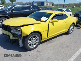 2015 Chevrolet Camaro LS z VIN 2G1FB1E36F9249133, wystawiony jako IAAI lot #42026600 z przebiegiem 63 300 mil mil oraz . Historia ofert i sprzedaży dostępna na DreamBid. Obrazek 2.