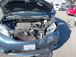 2016 Toyota Sienna XLE with VIN 5TDYK3DC8GS720852, listed as a IAAI auction lot 41341268 with 119,927 mi miles. Bid and sale history available at carsss.com. Image 6.