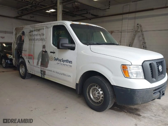 2015 Nissan NV SV with VIN 1N6BF0KX8FN807389, listed as a IAAI auction lot 42039881 with 313,992 mi miles. Bid and sale history available at carsss.com. Image 1.